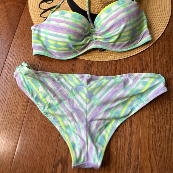 Victoria’s Secret bandeau bikini - Picture 3 of 9